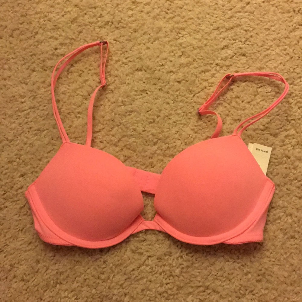NWT Super Push 'em up plunge bra Gilly Hicks